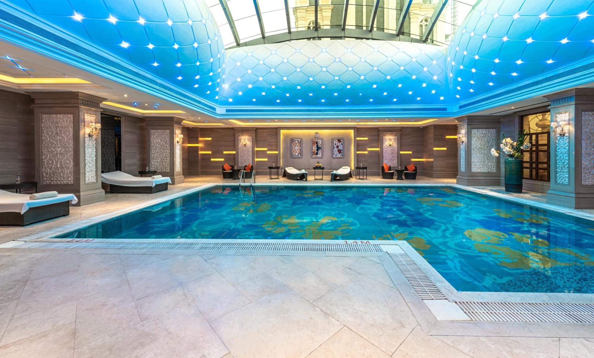 Narcissus Riyadh Hotel & Spa Luaran gambar The swimming pool at the hotel