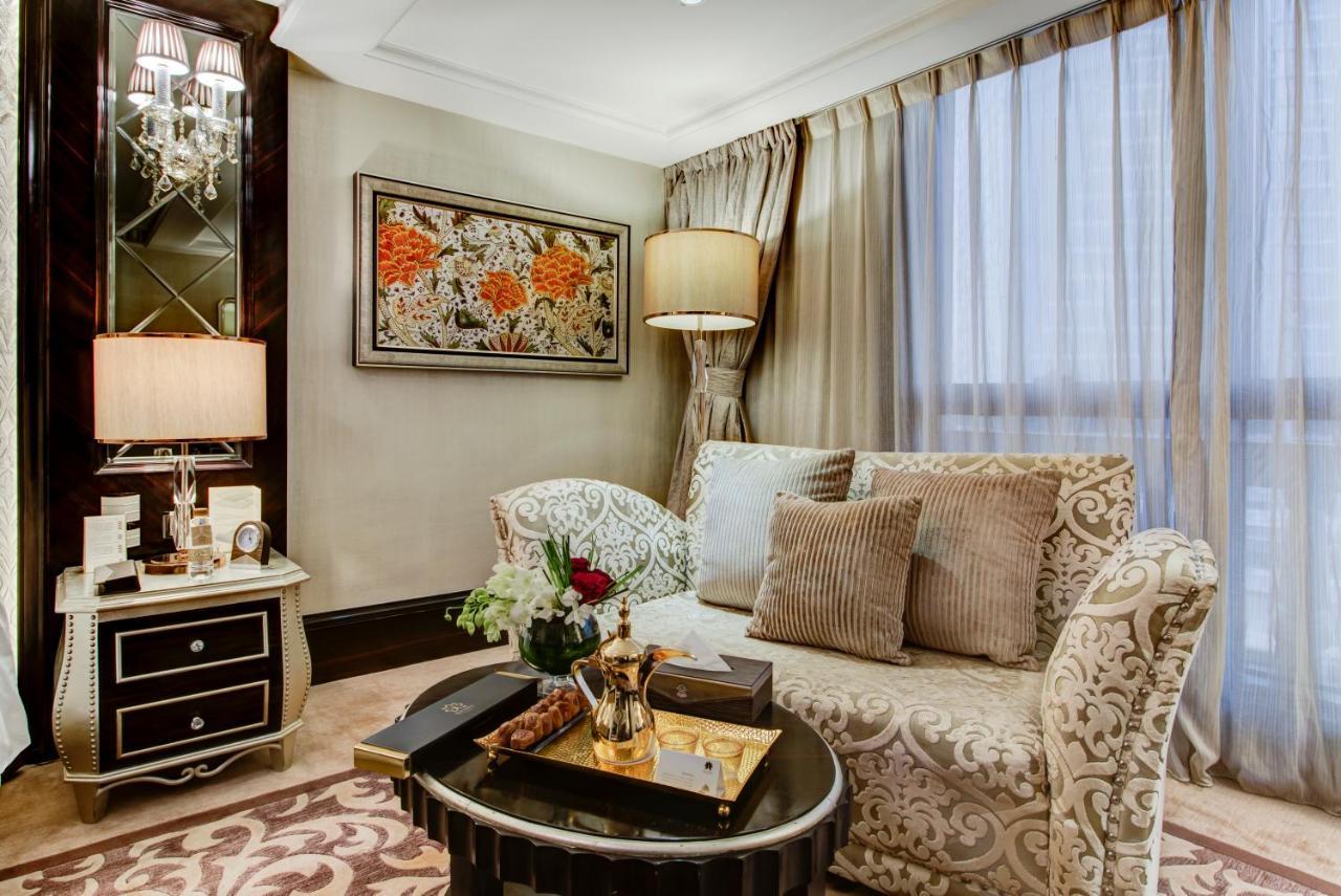Narcissus Riyadh Hotel & Spa Luaran gambar A living room in a suite at the Ritz-Carlton, DIFC